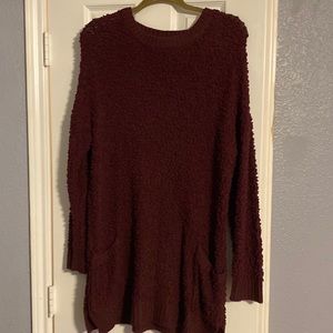 Zenana burgundy popcorn sweater w pockets. Size large. Oversized.